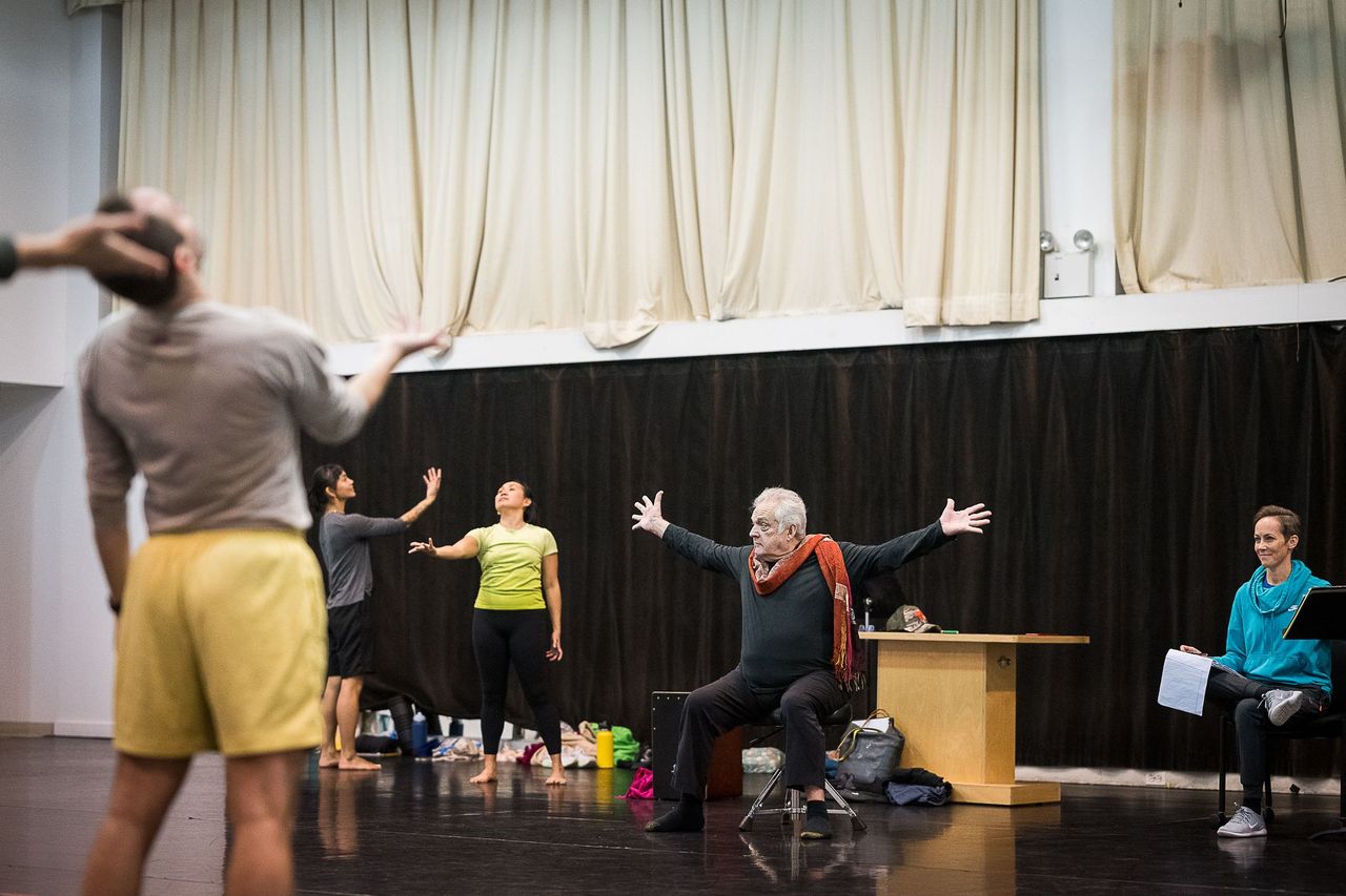 Mark Morris rehearsing